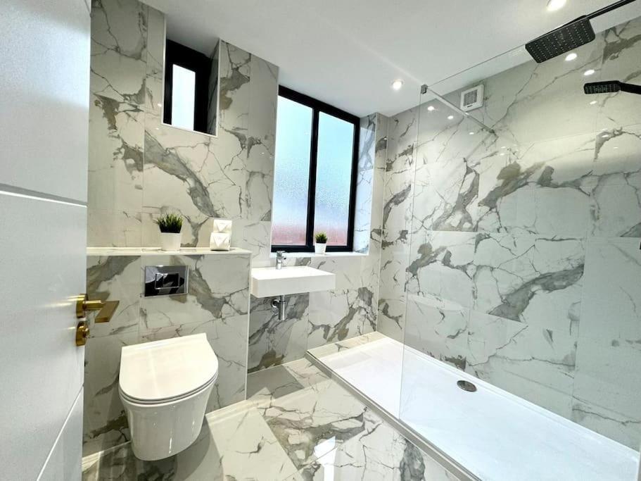 Massive 3 Bedroom - Ground Floor - Near The Beach! Bournemouth Luaran gambar